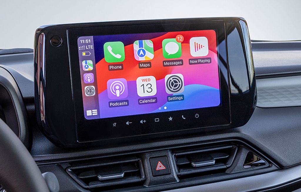 Das Display des Suzuki Swift zeigt eine Ansicht mit Apple CarPlay.
